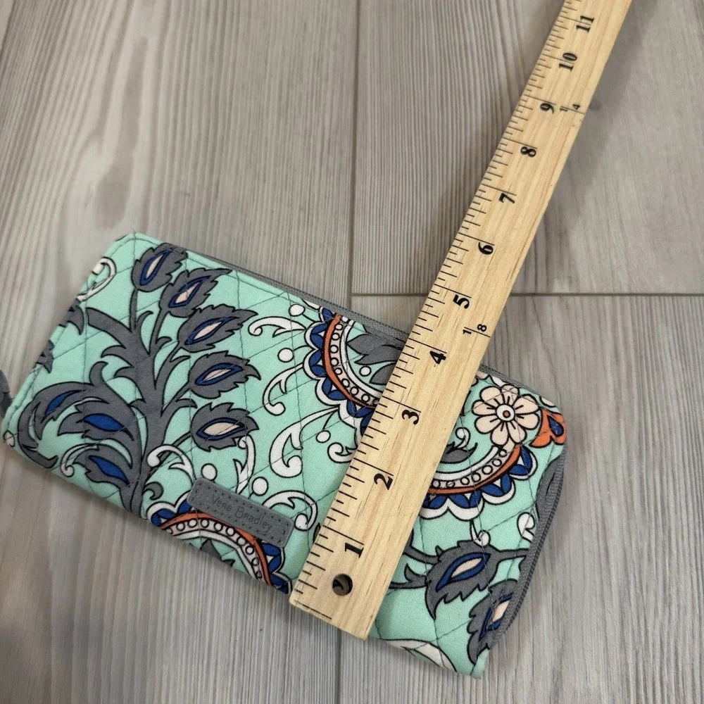 Vera Bradley Wallet‎ Zip Around Fan Flowers Green Blue Quilted